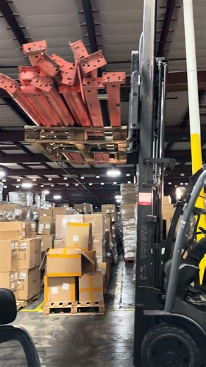 Warehouse daily routine: inbound containers
