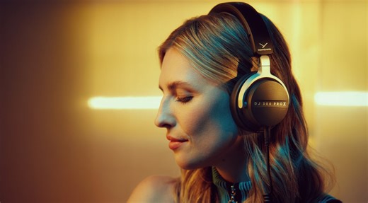 beyerdynamic's DJ 300 PRO X Headphones Let You Swap From On-Ear to Over-Ear - gearnews.com