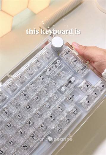 This keyboard is nothing short of ✨magical✨ Impressive lighting, solid build and well lubed stabs. Satisfying to look at and to type on, and the spacebar is surprisingly good. It also has 8,000 mAh battery capacity (that I haven’t tested yet) and tri-mode connection. Will always be my favorite transparent keyboard 💖 Keyboard: KiiBOOM Phantom 81 V3 Switches: KiiBOOM Crystal Linear #desksetup #gamingsetup #cozygaming #keyboard #mechanicalkeyboard #keebs #keycaps #asmr #foryou #fyp