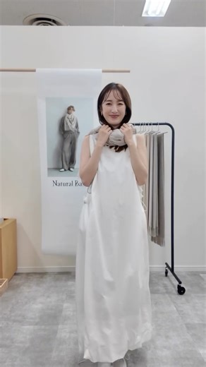 Natural Basic on Instagram: ". instagram live. . . 團遥香さんにショールームにお越しいただき、Natural Basicのカシミヤに触れていただきました。 Natural Basicの新作、2025Autumn/Winterコレクションを公式サイトからご覧ください。 == silk cashmere dobby stole(シルクカシミヤドビーストール) == #2025autumnwinter #2025aw #naturalbasic #cashmere #ナチュラルベーシック #カシミヤ #無染色"