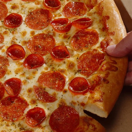 Everyone who shows up gets an XL NY-style slice — and there’s still plenty to go around. Get your $10 Big New Yorker. | Pizza Hut