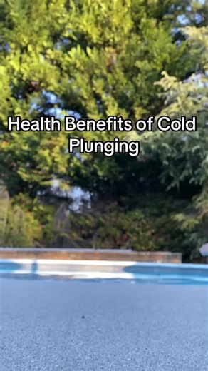 Cold plunges, also known as cold water immersion or ice baths, offer several health benefits ❄️😬 ❄️Reduced Muscle Soreness and Inflammation: Cold water immersion can help reduce muscle soreness and inflammation after intense physical activity, speeding up recovery. ❄️Improved Circulation: Exposure to cold water can cause blood vessels to constrict and then dilate, improving overall circulation. ❄️Boosted Immune System: Regular cold plunges can enhance the immune system, potentially increasing t