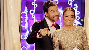 57K views · 457 reactions | ¡¡¡Feliz 2017!!! Desde Huelva, Toñi Moreno. y Miguel de Miguel despiden 2016 y dan la bienvenida al nuevo año | CanalSur Radio y Televisión | Facebook