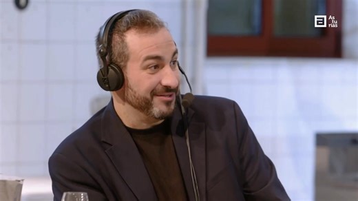 En RPA cocinemos el 2026 con un programa especial colos presentadores de los magacines de RPA dende les cocines de La Llaboral. Falemos de como en Sentir Asturies RPA yo, y en La Radio es Mia Ines Paz tenemos cierta tendecia a cantar a los y les oyentes. 😅 Y acabemos cantando un pocoñín… | Inaciu Galán