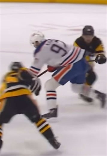 CONNOR MCDAVID BLOWS PAST THE ENTIRE PENGUINS DEFENSE FOR THIS BEAUTY #nhl #hockey