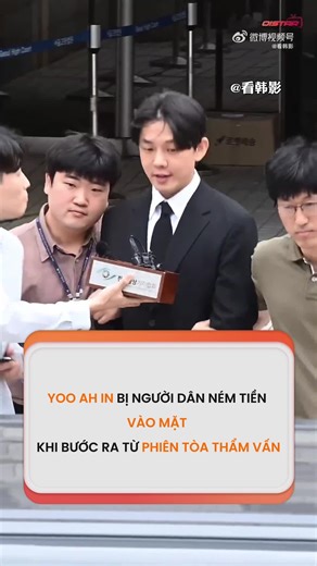 Yoo Ah In Bị Người Dân Ném Tiền Khi Ra Tòa