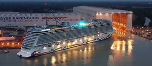 Schaut mit uns hinter die Kulissen: Hier seht ihr die Montage der Propeller, das Fluten des Baudocks und das Ausdocken der Norwegian Encore. Unser Neubau liegt nun bis Ende September an der Pier der Werft. | MEYER WERFT