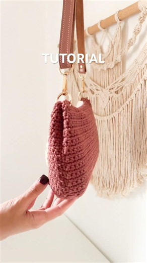 👆🏼CLICK THE LITTLE ARROW UP TOP 👆🏼 and come crochet this Crochet Bag with me 🤎
