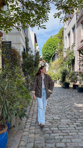Alexia Peyronnet on Instagram: "QUE FAIRE DANS LE 15E À PARIS ? ✨ Je vous ai préparé un parcours faisable à pied de 12km (soit environ 2h30 de marche, sans compter les temps de visites) pour vous faire (re)découvrir le 15e arrondissement hors des sentiers battus ! Souvent perçu comme un quartier résidentiel, le 15e cache en réalité plein de pépites : de magnifiques parcs et jardins, des rues pleines de charme, des adresses food canon, et même des lieux vraiment insolites… J’ai adoré passer 24h d