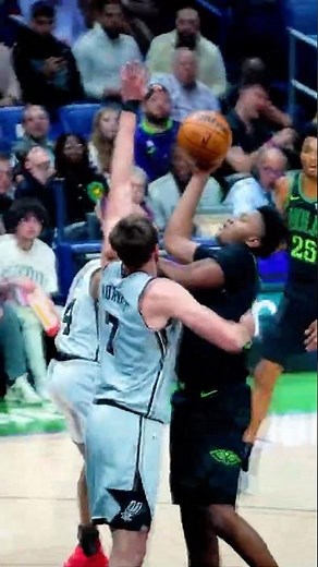 Derik Queen finishes in low post #pelicans #spurs #highlights