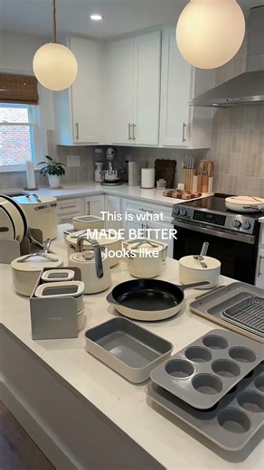 Bye-bye mismatched pans & clutter. 👋 Hello Caraway! Kitchenware that works and looks good. ✨
