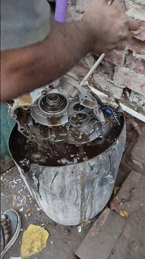 BajajAuto 4Stroke Engine Block Cleaning | Dip Tank | Heavy Grease & Carbon Remove #automobile #viral