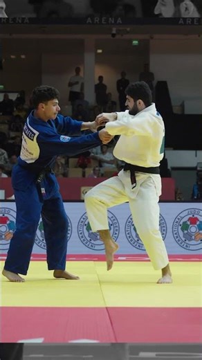 Makhmadbekov brings it in front of the home crowd! 🇦🇪