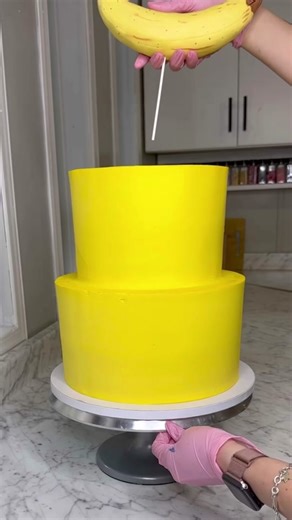 Minions Cake Decorating Process