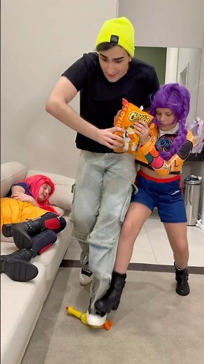 Eles comeram todo o Cheetos das Guerreiras do Kpop Rumi Mira #Shorts