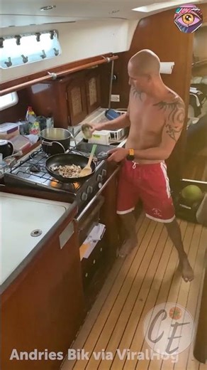 Hurricane Cooking Challenge: Surviving Norma at Sea 🌪️🍳