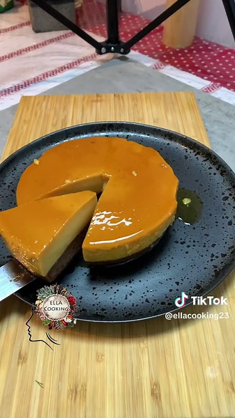 Delicioasă rețetă: Crema de zahăr ars cu blat pufos