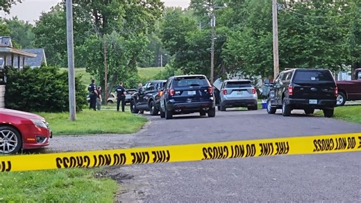 Man found dead in East Alton home following standoff with police