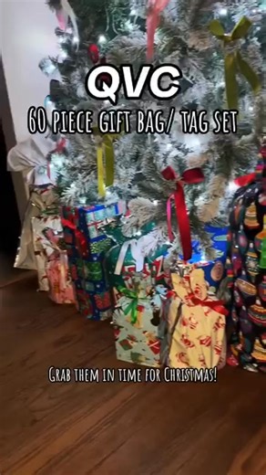 Wrap your holiday gifts with charm and ease! 🌟 These drawstring pouches are perfect for small presents, treats, or stocking stuffers, keeping everything secure and super festive. 🎀💖 Eco-friendly and reusable, they make gifting fun and stylish—spread holiday cheer with every little surprise! 😍🎅✨ | Distceinthe