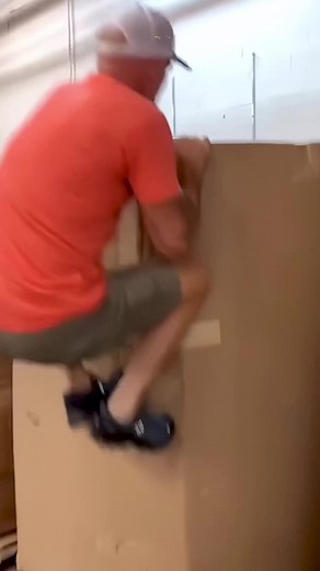 When you got your hands on this box, what kind of electronics would you most like to get your hands on? #viral #goryou #valentinesday #givewithallyyourheart #tcu #MyAncestryStory #uga #fyp #phonecase #iphone #fyp #iphonetricks #apple #ios #iphone #bzrp #iphone13 #missuniverse #mysterybox #electronics