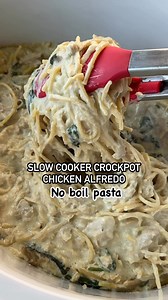 Slow Cooker Crockpot Chicken Alfredo is a simple recipe for when you’re strapped for time. The pasta cooks right in the sauce, no need to boil it. | Stay Snatched - Easy and Indulging Recipes