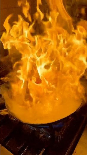 漫画に出てくるような超極厚な巨大ポークステーキ🥩【自由が丘 マロリーポークステーキ】 #東京グルメ #japanesefood #ステーキ