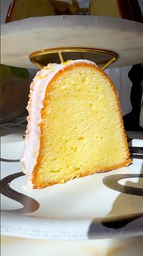 Ultimate Lemon Pound Cake at Grandbaby-Cakes.com #recipe #poundcake #lemoncake #lemonpoundcake