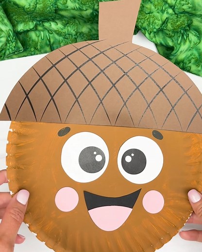 🍂 Get crafty this fall with a fun Paper Plate Acorn Craft! Using a printable template, kids can paint, cut, and assemble their own adorable acorn. It’s a perfect project for celebrating the season and keeping little hands busy! | Simple Everyday Mom