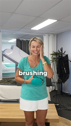 Waking up tired even after a full night in bed? This is not always a sleep problem. It is often a drainage problem. Your brain has its own waste clearance system called the glymphatic system. It clears best during deep sleep. But here is what most women do not realise. That waste needs somewhere to go. If the lymphatic gates at the chest are not open, the brain cannot drain efficiently. So before you reach for another supplement or blame hormones, try this. Open at the collarbones. Tap around th