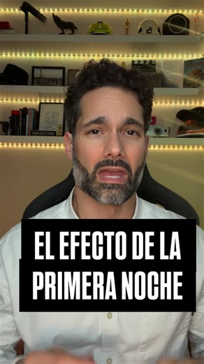 Luis Quevedo | ¿Te vas de viaje, el hotel es perfecto… y aun así duermes fatal la primera noche? 😵‍💫🛏️ No es ansiedad. No es que “no sepas desconectar”.... | Instagram