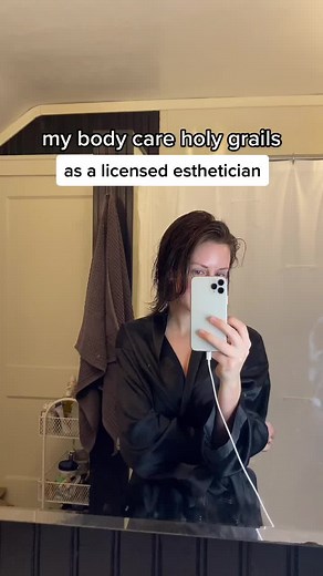 I will live and die by environ’s derma lac lotion. My KP is 100% managed. #28DaysOfEucerin #kp #chickenskin #keratosispilaris #bodycareroutine #bodycareproducts #esthetician #estheticianliife