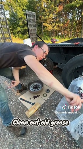 Cleaning Out Trailer Axle Bearings w/ NEW Grease