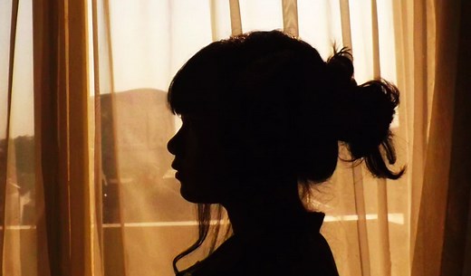 Qu'est-ce qu'une personne introvertie : la véritable définition derrière le mot