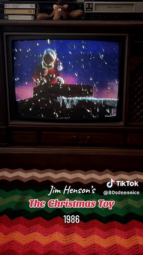 POV: It’s 1986 and you’re watching the first airing of ‘The Christmas Toy’ (sponsored by Kraft) on ABC. #80s #genx #ilovethe80s #jimhenson #muppets #thechristmastoy #ABC #christmas #kermitthefrog #tvspecial #80skid #childhood #memories #foryoupage
