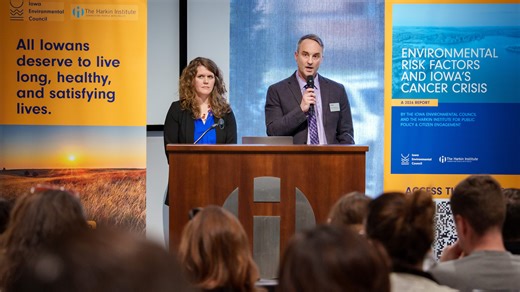 New report links pesticide use, nitrate levels to Iowa cancer rates