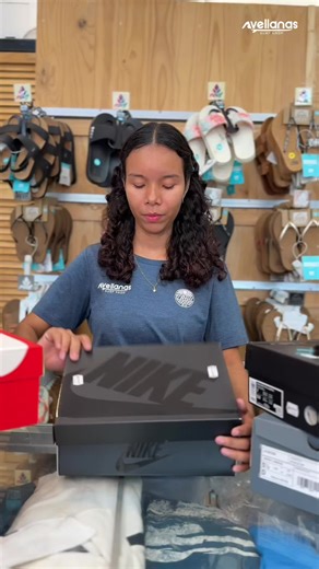 Es momento de estrenar tenis New balance y Nike, por eso traemos lo mejor del mercado en Avellanas Surf Shop 😉🔥 #nike #newbalance #sneakers #costarica