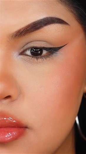 eyeliner hack using powder #trending #eyeliner #shorts #youtubeshorts