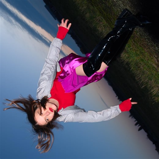 Sophia Kennedy :: „Squeeze Me“