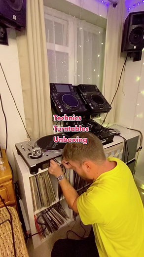 Technics SL-1200 MK7 Turntables unboxing & setup #vinyltok #technics #turntables #vinyl #technics1200 #recordplayer #dj #djsetup
