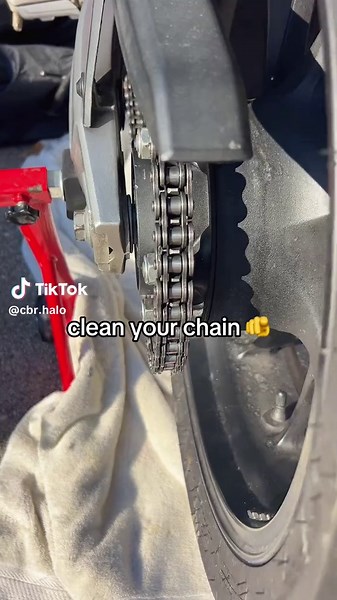 Clean Your Chain: Quick Tips for Cruiser Motorcycle Maintenance