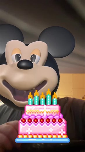 Pete imitates Mickey cosplay Mickey Mouse Clubhouse, Mickey’s great Clubhouse hunt