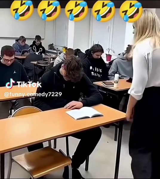 #BalliBotMogis #TrendingReels #Trending Reels #Foryoupage ##FYP #FYP #ViralTikTok #Million Views #TechMagic #SmartBot #AlTrend #RobotVibes #Innovation #ForYoυ #ViralVideo #TikTok #ExposePoint