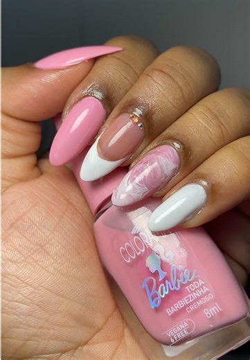 Unhas Barbiezinha com Esmalte Colorama