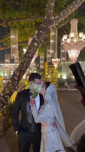 Hina Niazi, the popular anchor of Suno To Sahi on Suno News, is making headlines for a personal reason following her recent wedding. In the video, Niazi, dressed in a beautiful silver outfit, posed with her husband, holding a bouquet in front of their faces as if kissing him. While some fans appreciated the affectionate moment, the public reaction has been mixed. The internet has been divided on the matter. Your views?