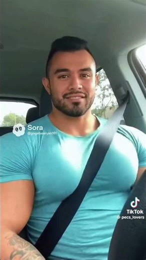 Muscle boucing pecs male