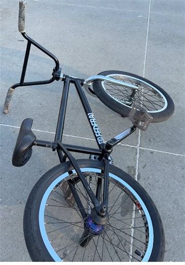 El Nicabiker: Epic BMX Stunts and Tricks