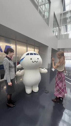 ANAの制服を着て飛行機通過を体験！