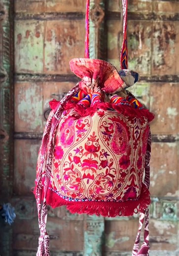 👜 Introducing “Aomsin” Fully Embroidered Drawstring Bag Beautifully embroidered all over, decorated with tassels and an embroidered strap for a unique, eye-catching design ✨ Finished with a drawstring closure for easy and secure use✔️ Each bag is carefully hand-stitched, from the body to the base, with beautiful craftsmanship from every angle 🪡 Only one piece per design in the world, truly one of a kind 🪬 🇹🇭 Made in Thailand Designed and produced by Mitra 🤍 🌎We deliver worldwide! ✔️Wholes