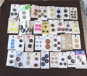 Choice of Vintage Buttons on Original Cards, Choose From La Mode, Streamline, BGE, Imperial, Le Bouton, Lansing & More, Replacement, Sewing - Etsy