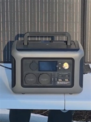 Mobile Energie. Maximale Freiheit. Mit der ALLPOWERS R600 bist du überall unabhängig vom Stromnetz. 600 W Leistung und 299 Wh Kapazität liefern zuverlässige Power für Laptop, Kühlbox, Kamera, Smartphone und viele weitere Geräte. ⚡ Stark & Sicher dank LiFePO4-Technologie ✔ Besonders langlebiger Akku ✔ Hohe Sicherheit & Stabilität ✔ Ideal für regelmäßigen Einsatz 🏕️ Ob Camping, Roadtrip mit dem Wohnmobil, Gartenparty oder als Notstromlösung zu Hause – die R600 ist dein flexibler Begleiter. 🔌 Meh